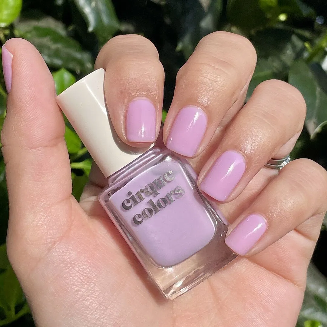 Cirque Smitten nagellack ljuslila crelly