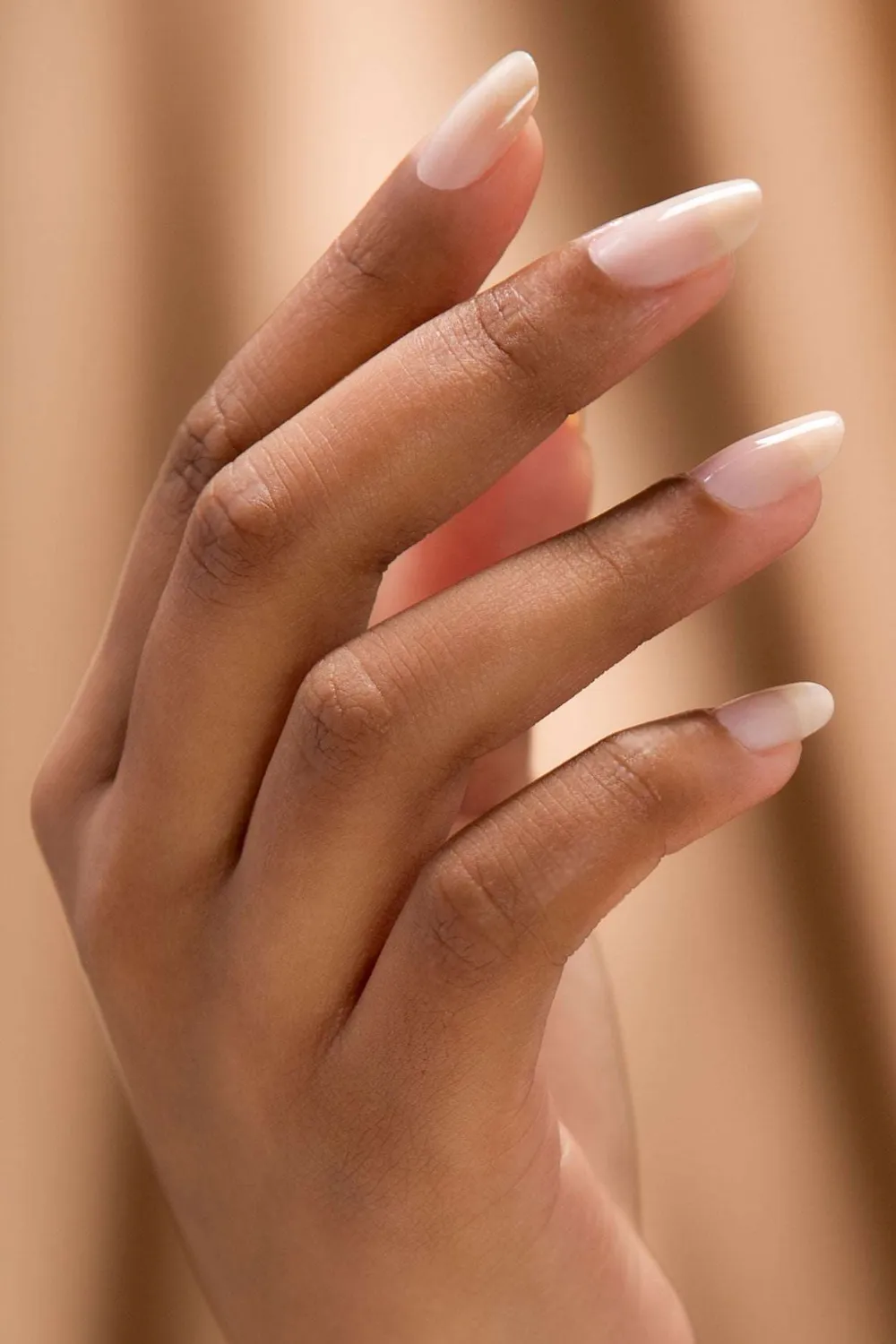 Cirque Colors Linen nagellack mjölkvitt sheer