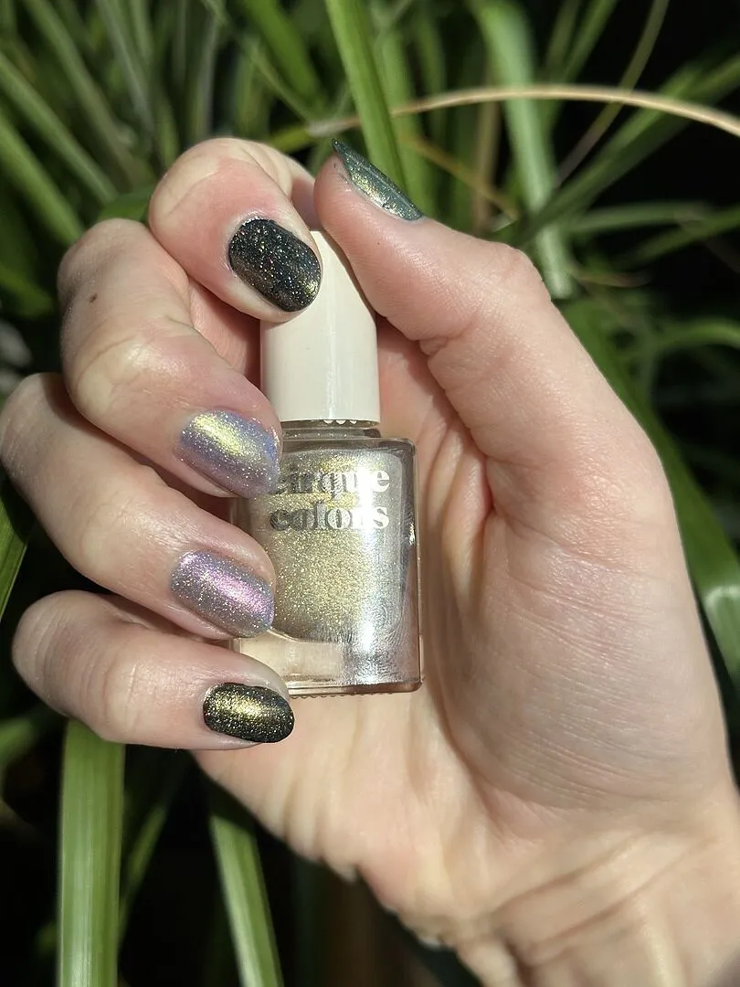 Cirque Colors Radiant Realm nagellack guld holographic