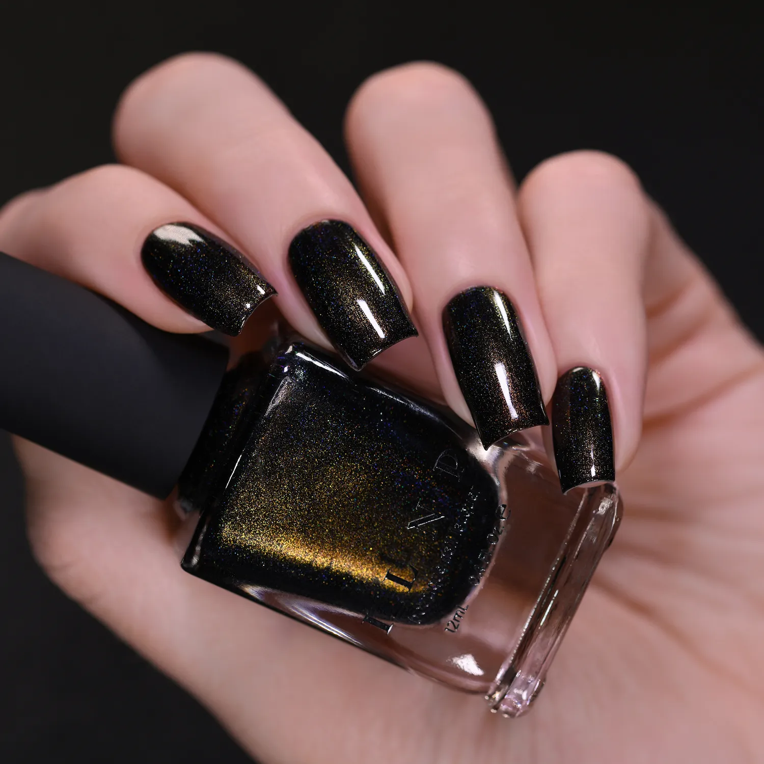ILNP Shadow Grove nagellack svart holografisk