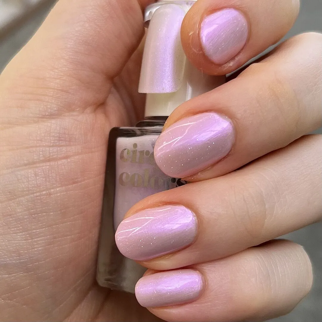 Cirque Colors Ghost Rose nagellack ljusrosa skimmer