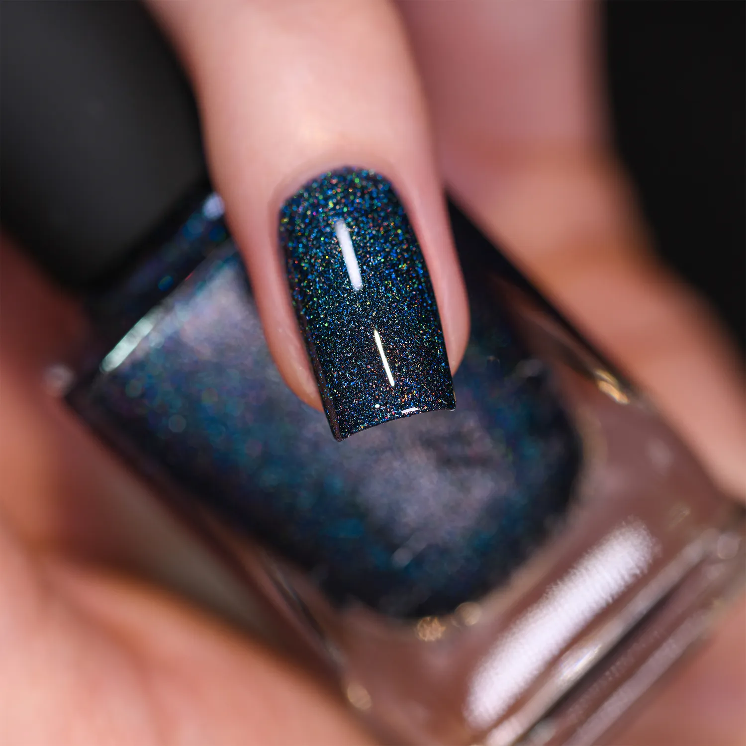 ILNP Skyline nagellack mörkblått holo