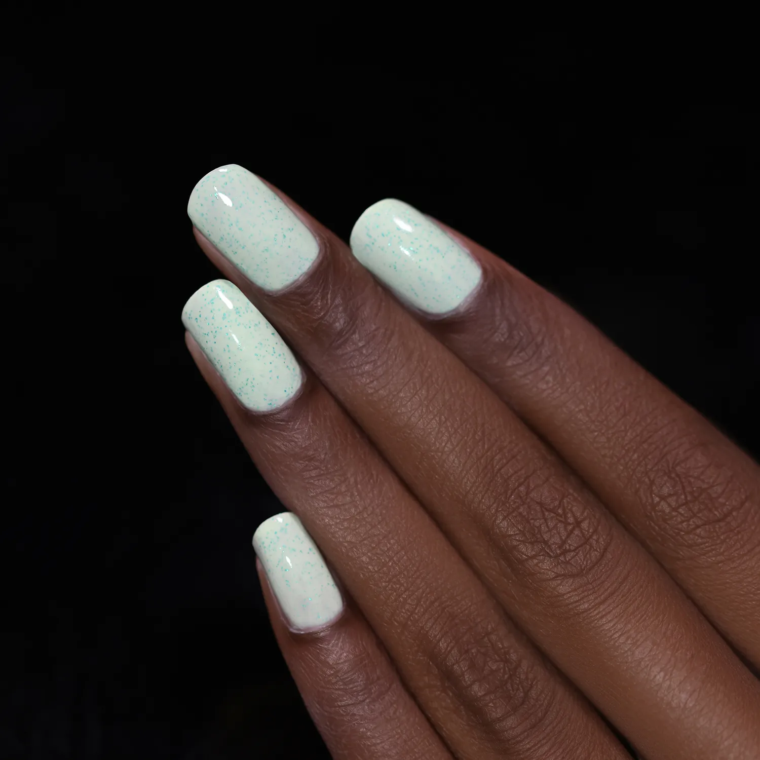 ILNP Hatched Dew Drop nagellack mint prickig