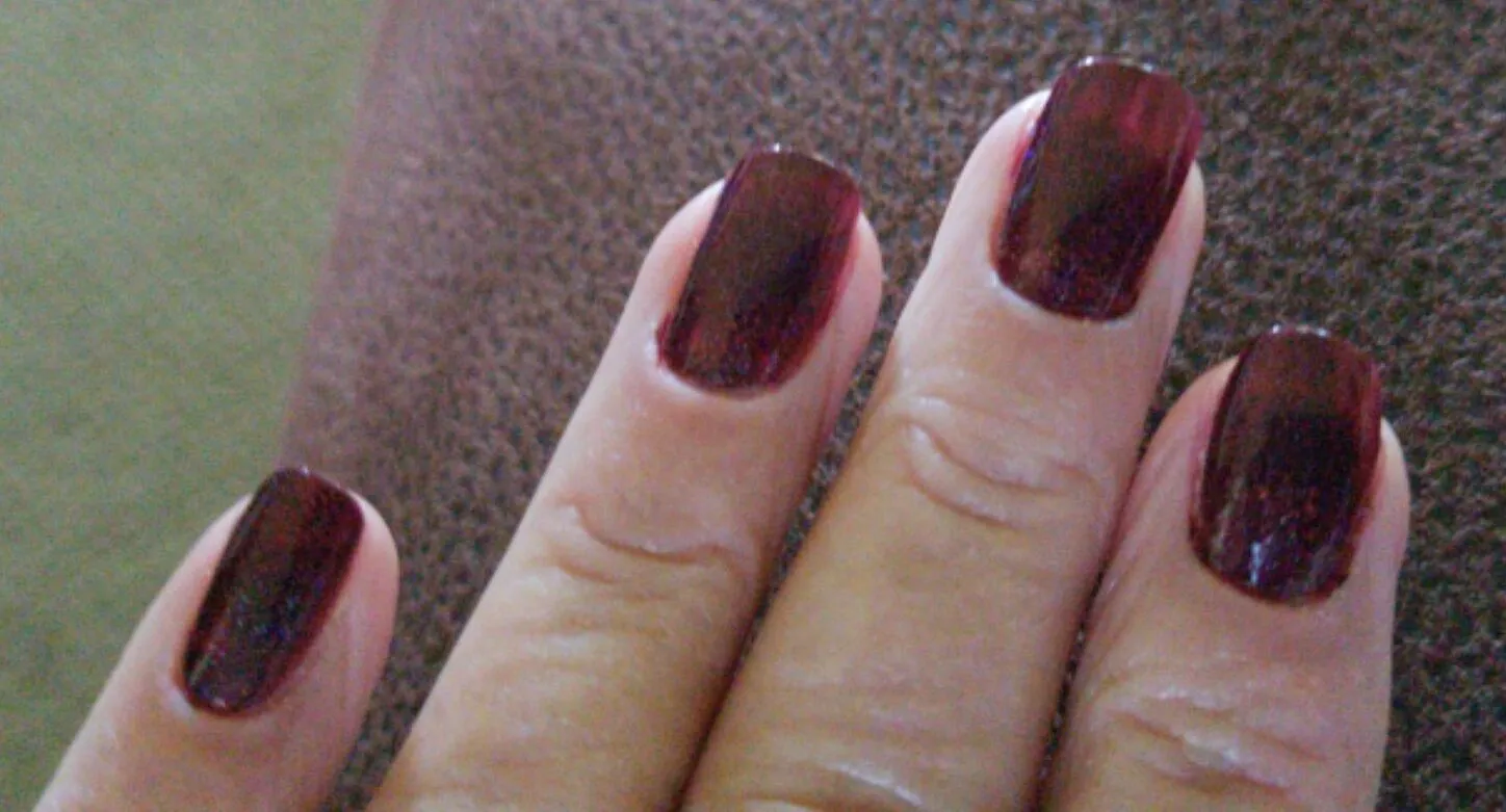 Cirque Colors Madder nagellack röd holografisk