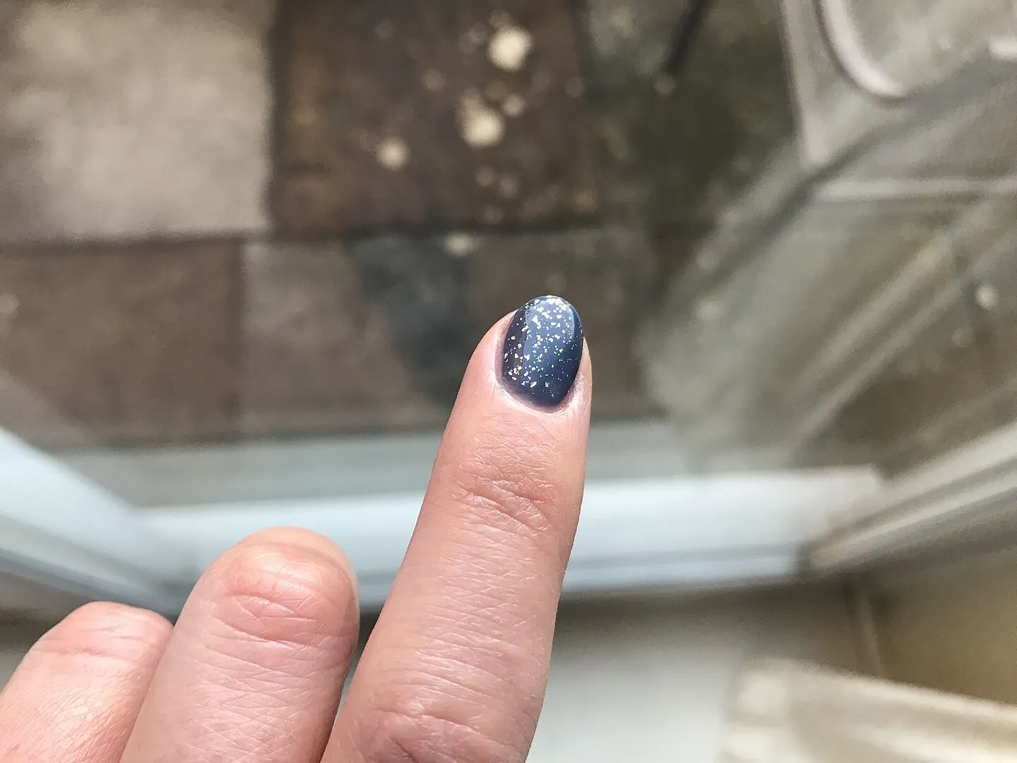 Cirque Colors Silver Lining nagellack silver flakes topper