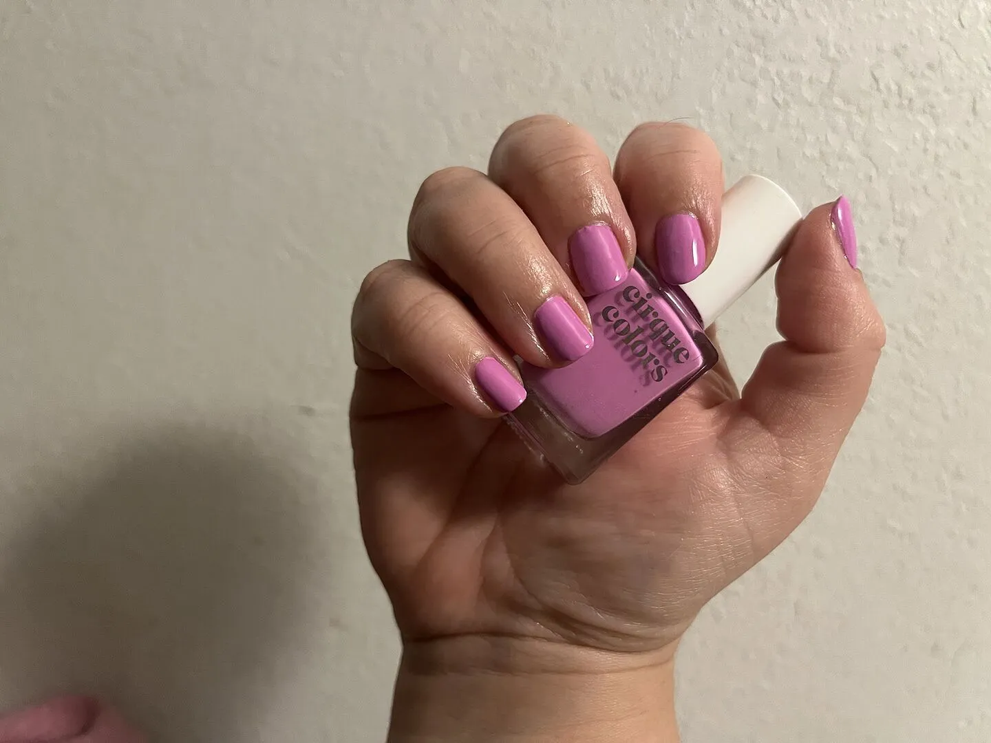 Cirque Colors Socialite neon nagellack rosa-lila crème