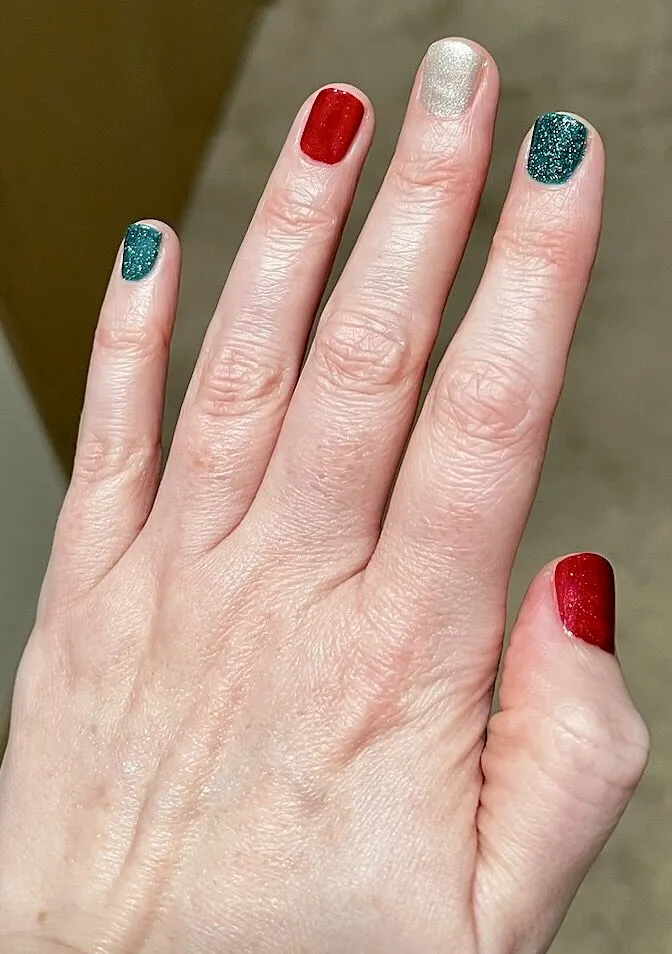 Cirque Colors Madder nagellack röd holografisk