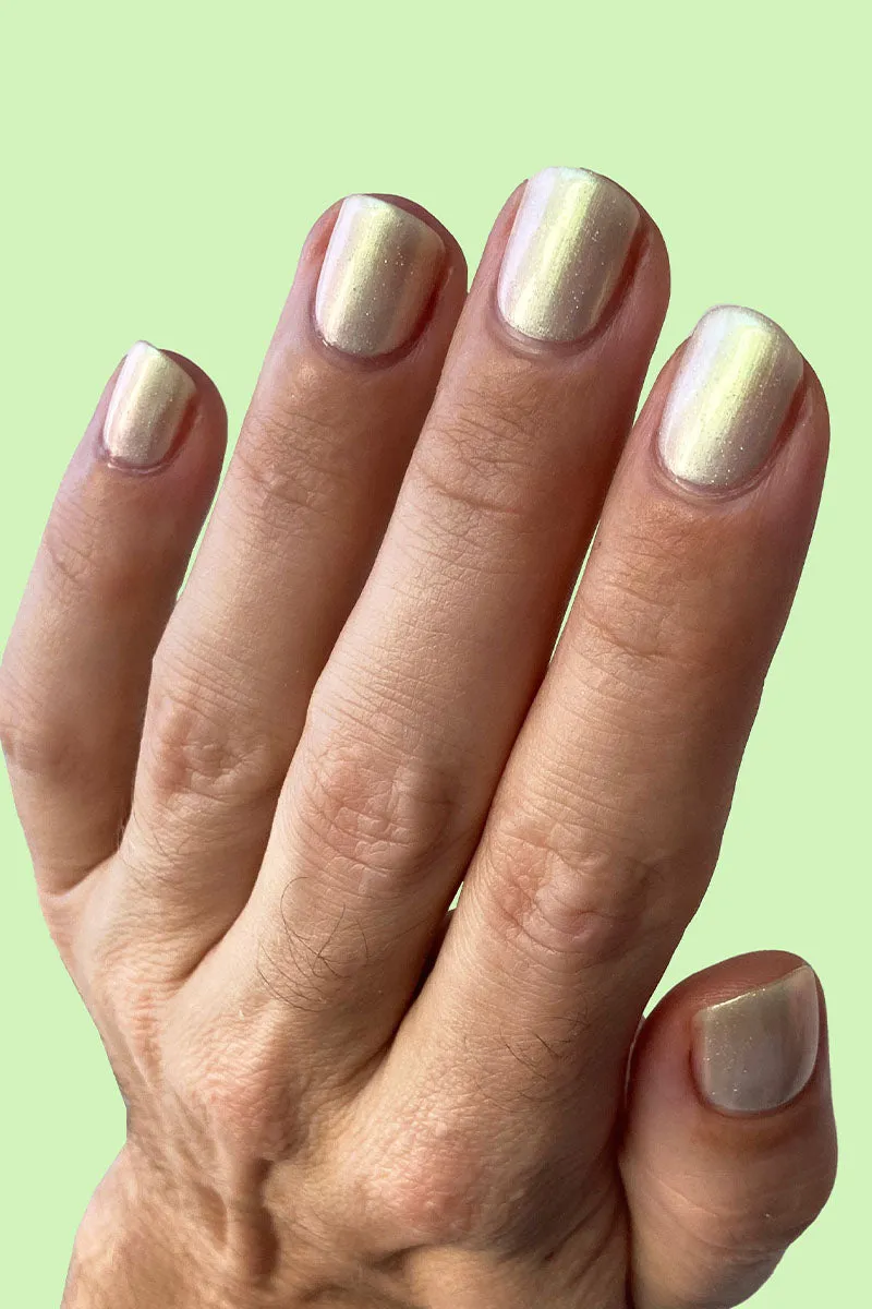 Cirque Colors Serenity nagellack pärlemorvit skimmer