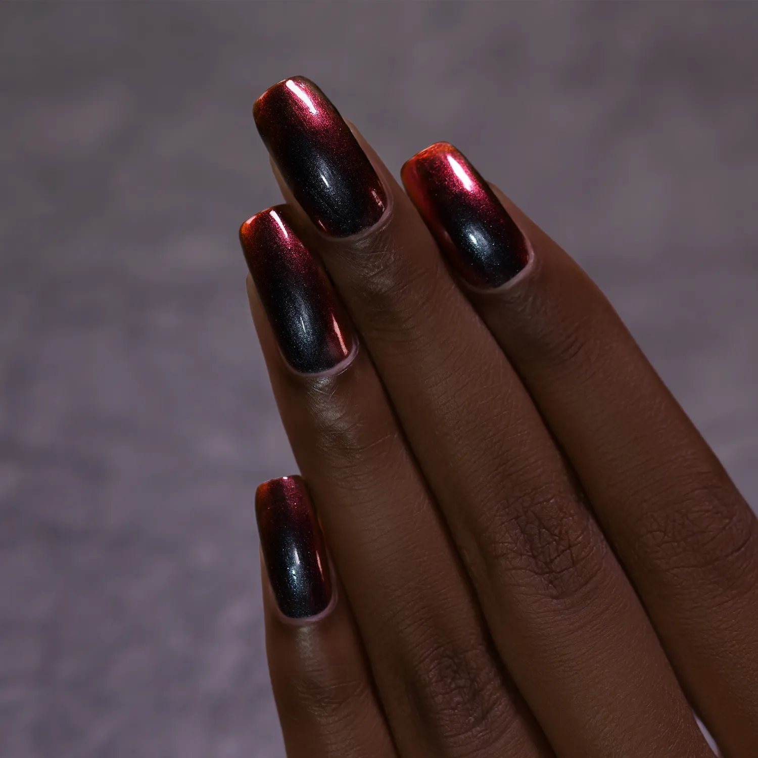 ILNP Eclipse Ultra Chrome nagellack svart med rött skifte