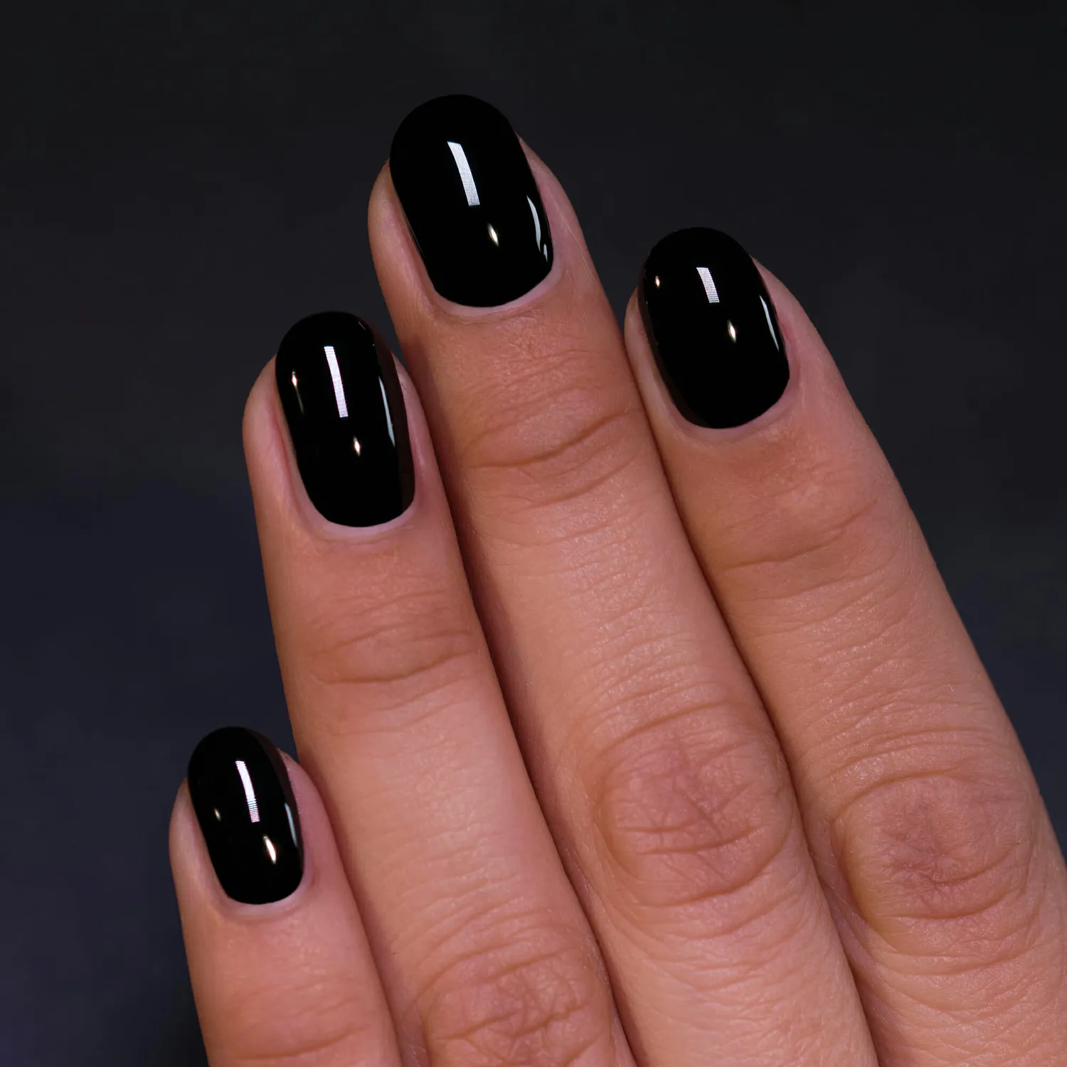 ILNP Ink Studio Color nagellack svart kräm ett lager