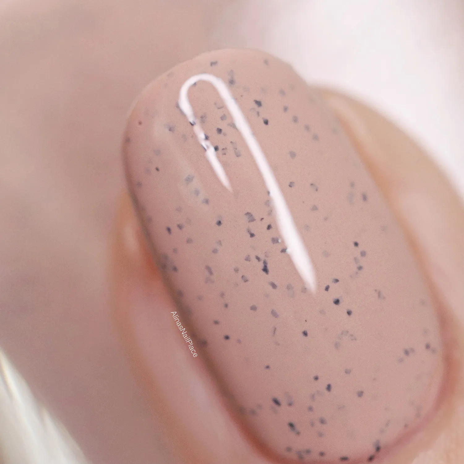 ILNP Tropics Tan Lines nagellack taupe prickig