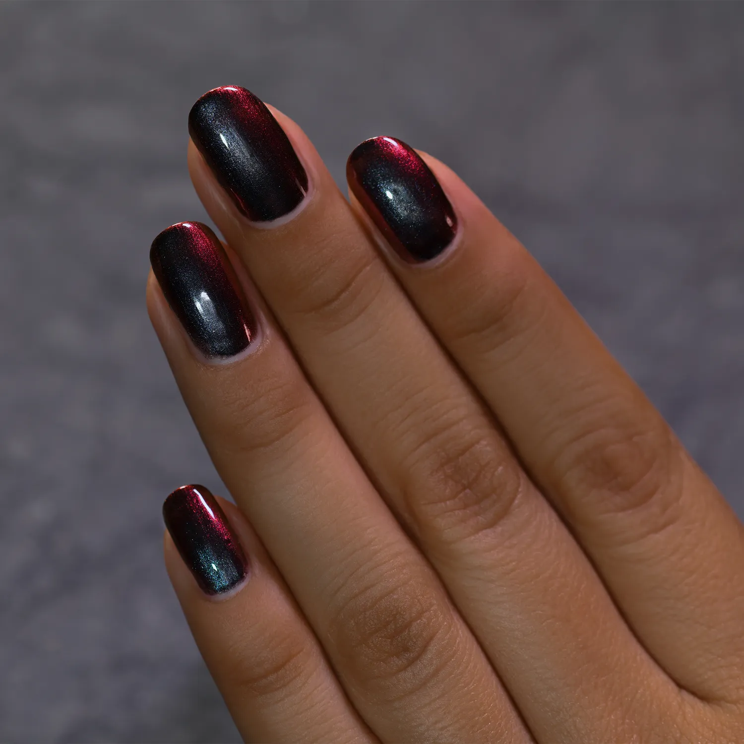 ILNP Eclipse Ultra Chrome nagellack svart med rött skifte