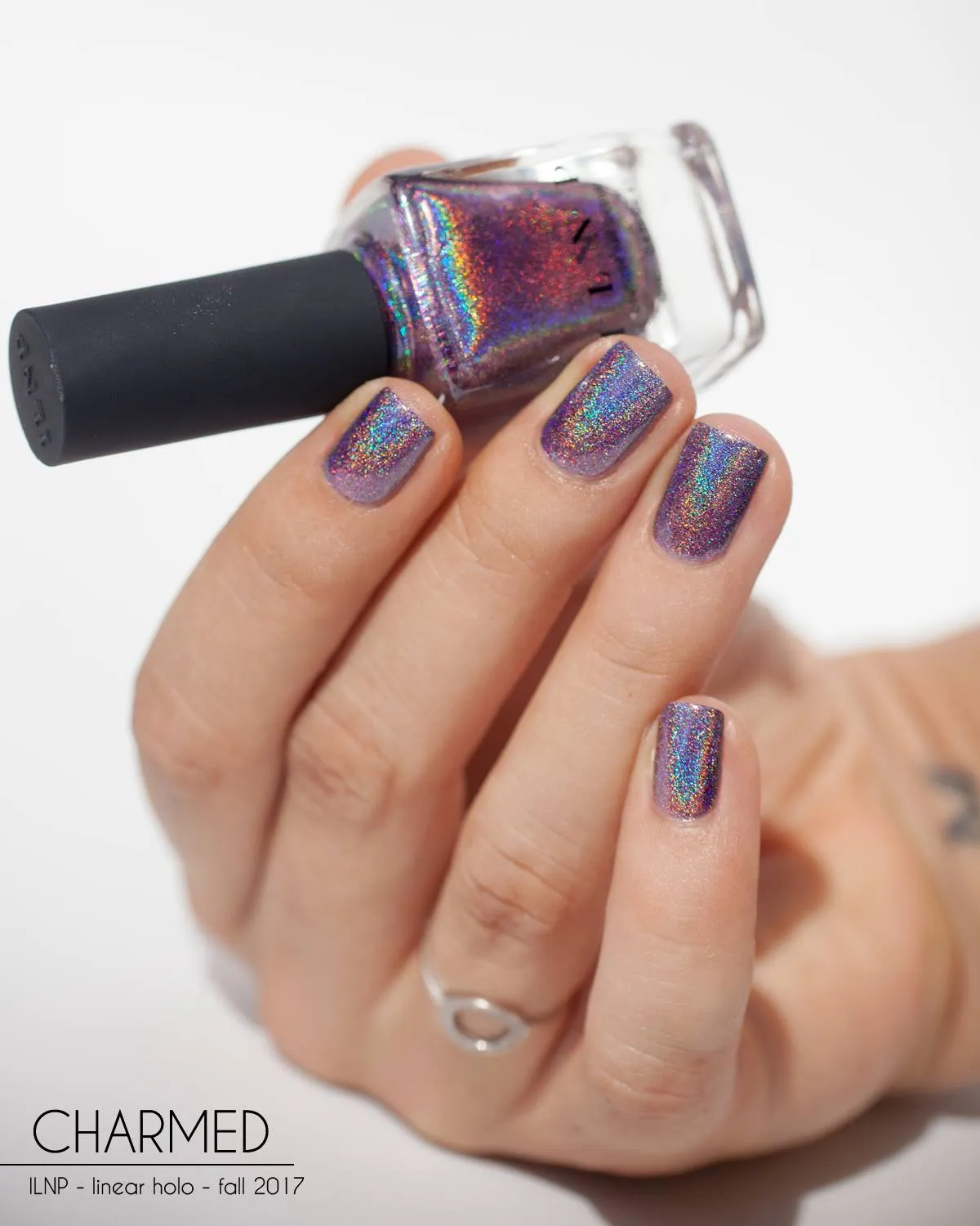 ILNP Ultra Holo Charmed nagellack plommon holografiskt