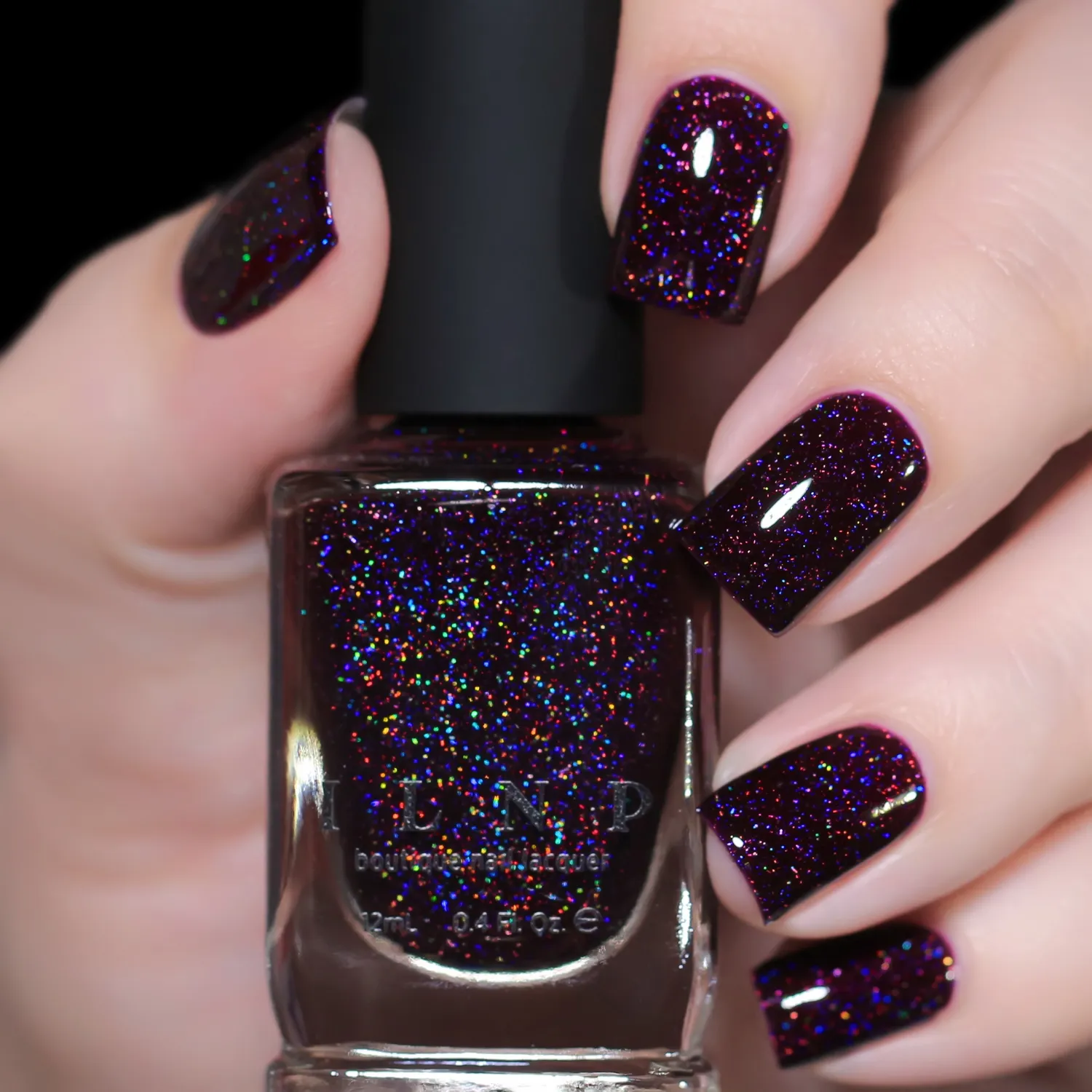 ILNP Madeline nagellack mörk bär holografisk