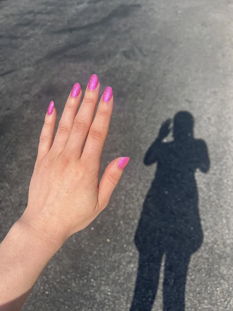 Cirque Colors Pinky’s Up nagellack magenta holografisk shimmer