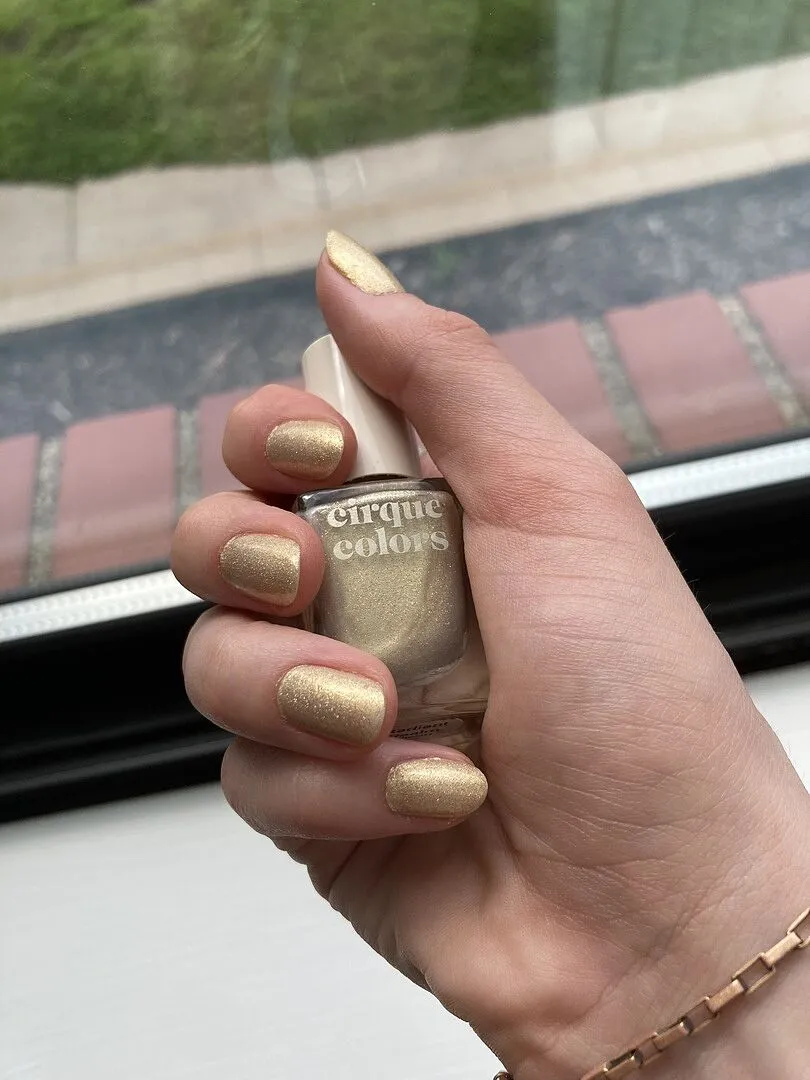 Cirque Colors Radiant Realm nagellack guld holographic