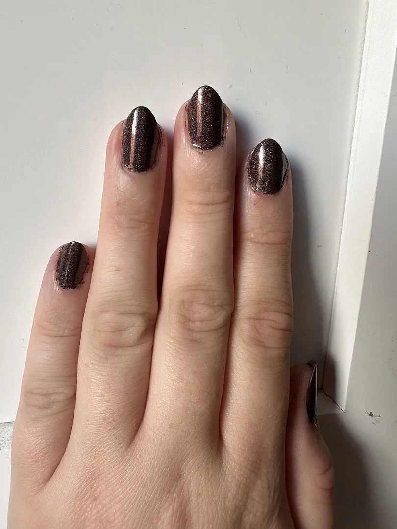 Cirque Colors Pony Up nagellack mörkbrun holografisk