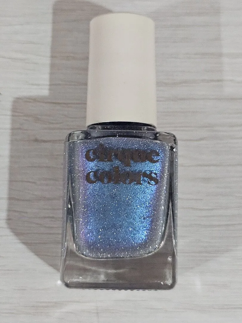 Cirque Colors Unrequited Love nagellack sheer blå shimmer