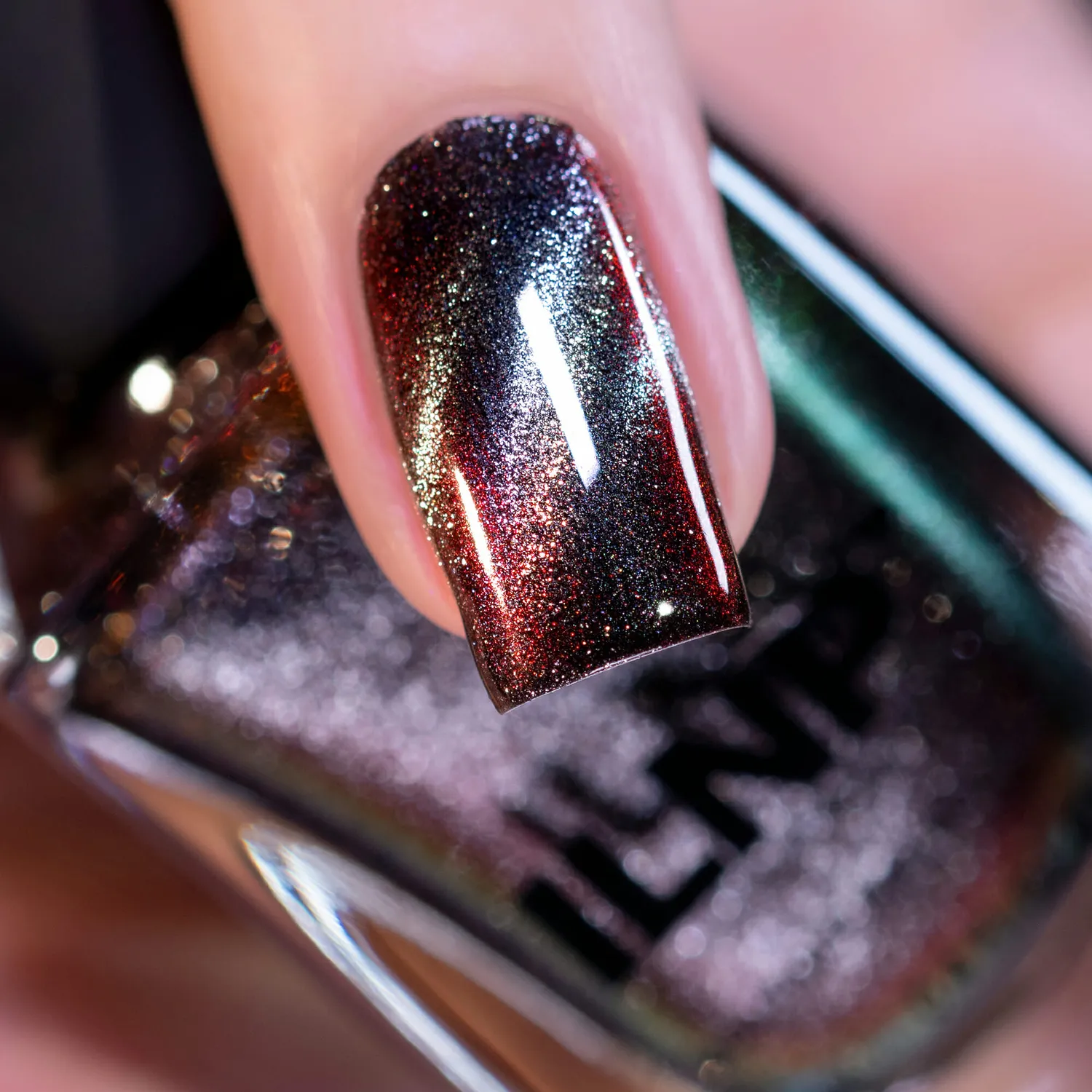 ILNP Cosmos Dark Matter nagellack magnetisk svart-röd