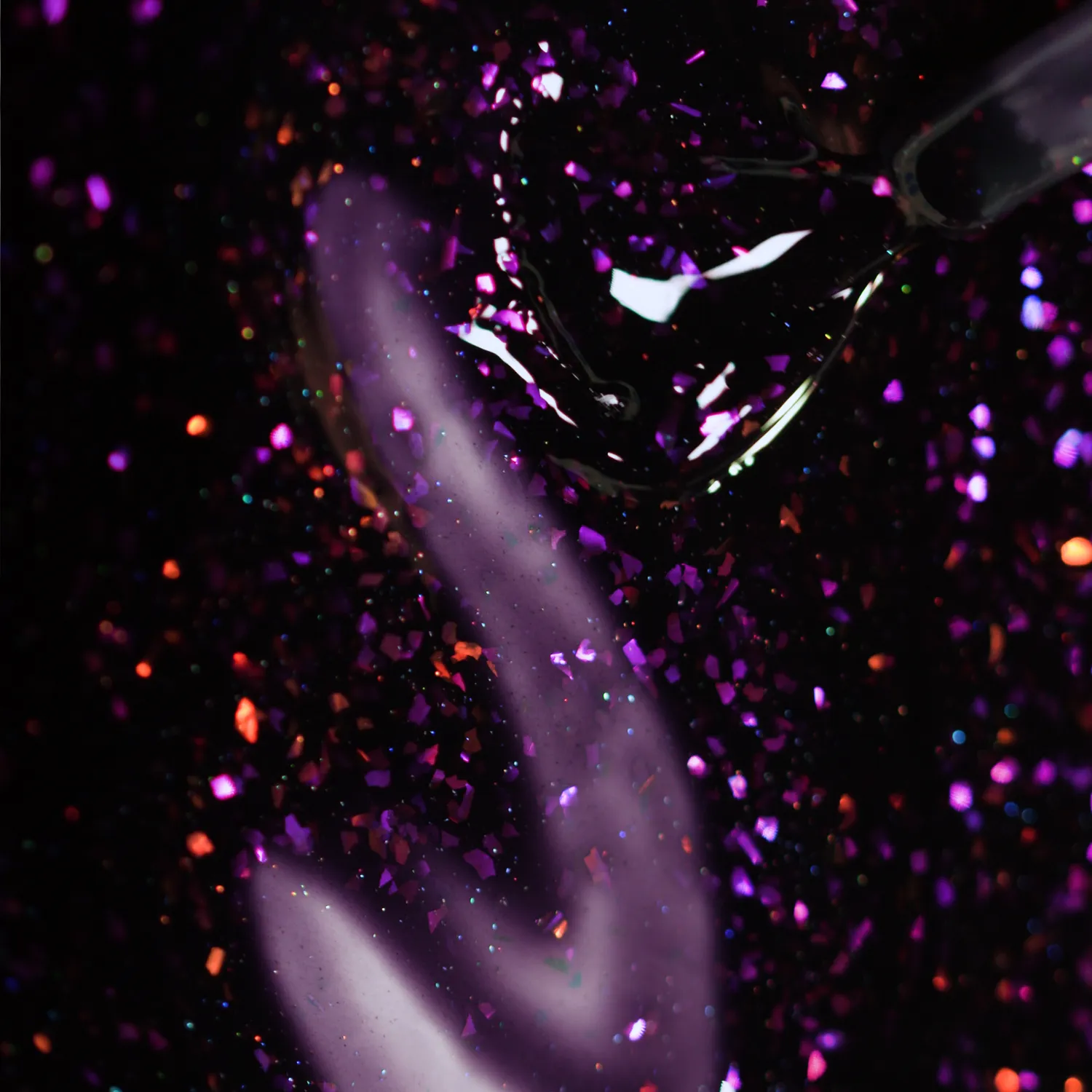 ILNP No Return nagellack svart aubergine flakies