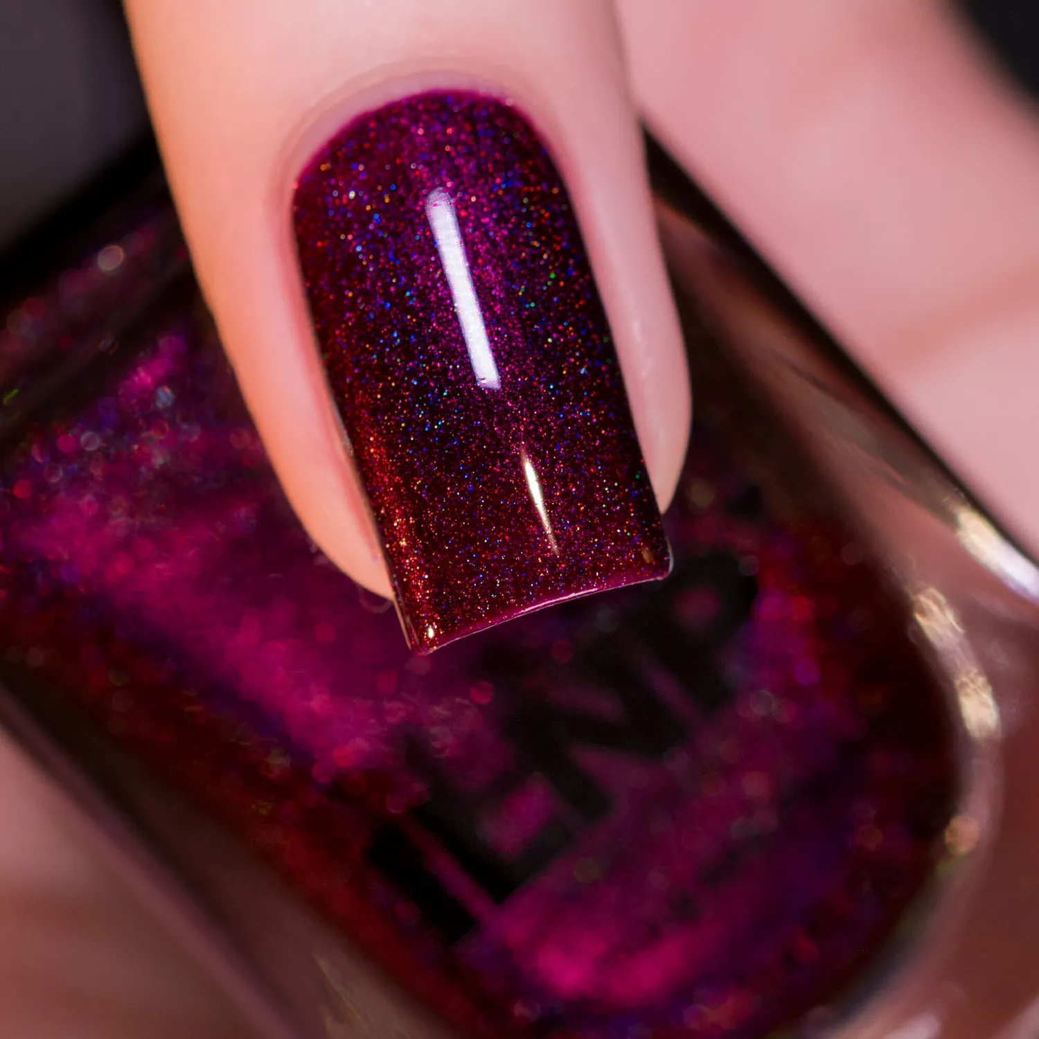 ILNP Black Orchid nagellack mörk bourgogne holografiskt