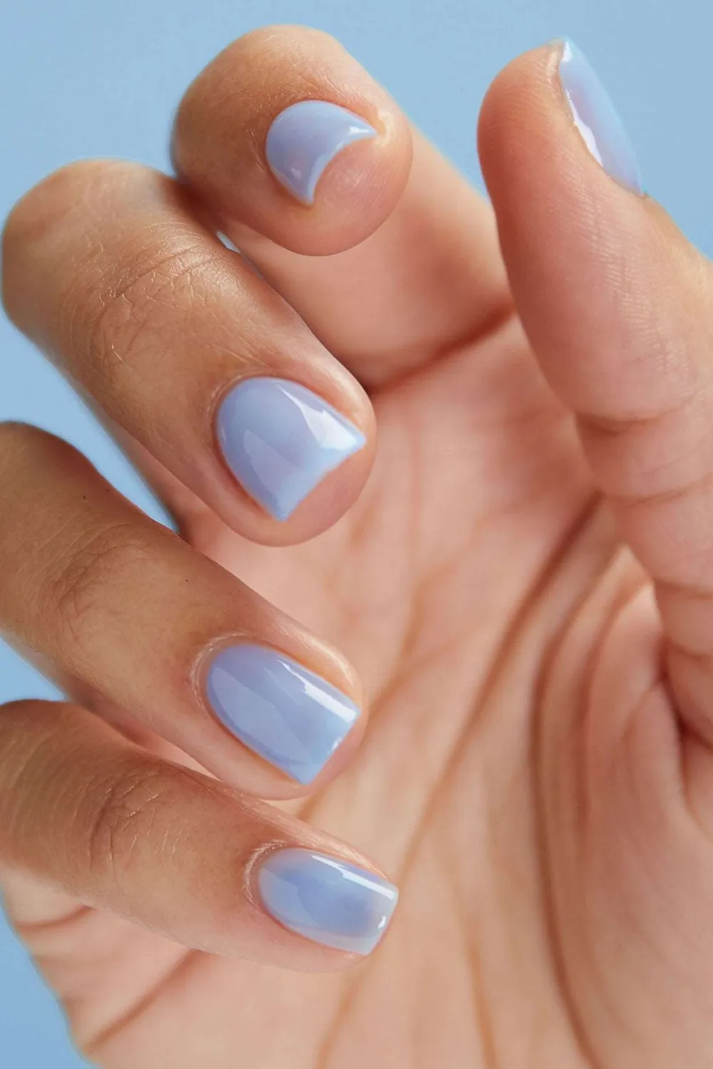 Cirque Colors Morningtide nagellack ljusblå sheer