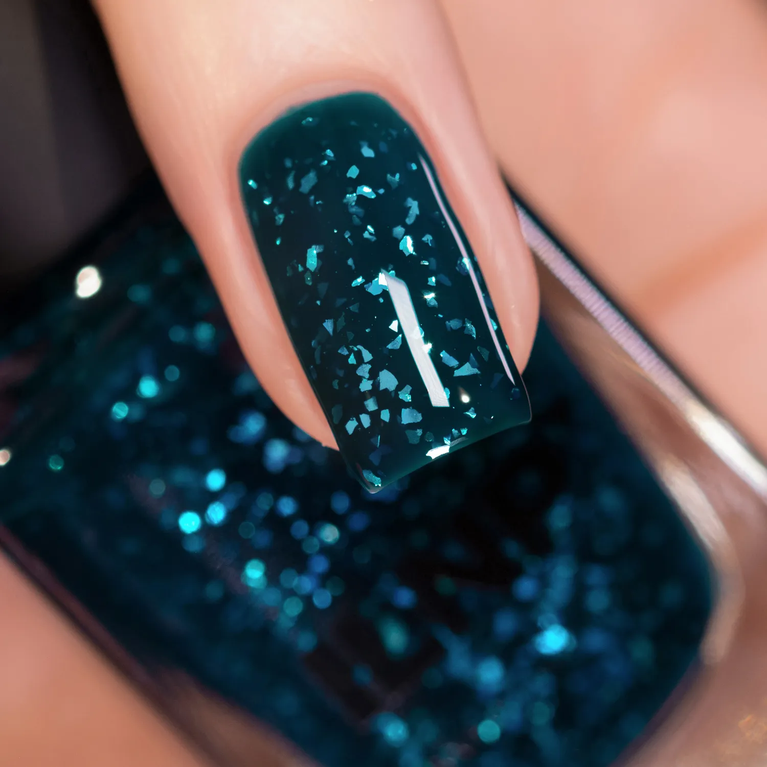 ILNP Opening Night Take A Bow nagellack deep teal flakie