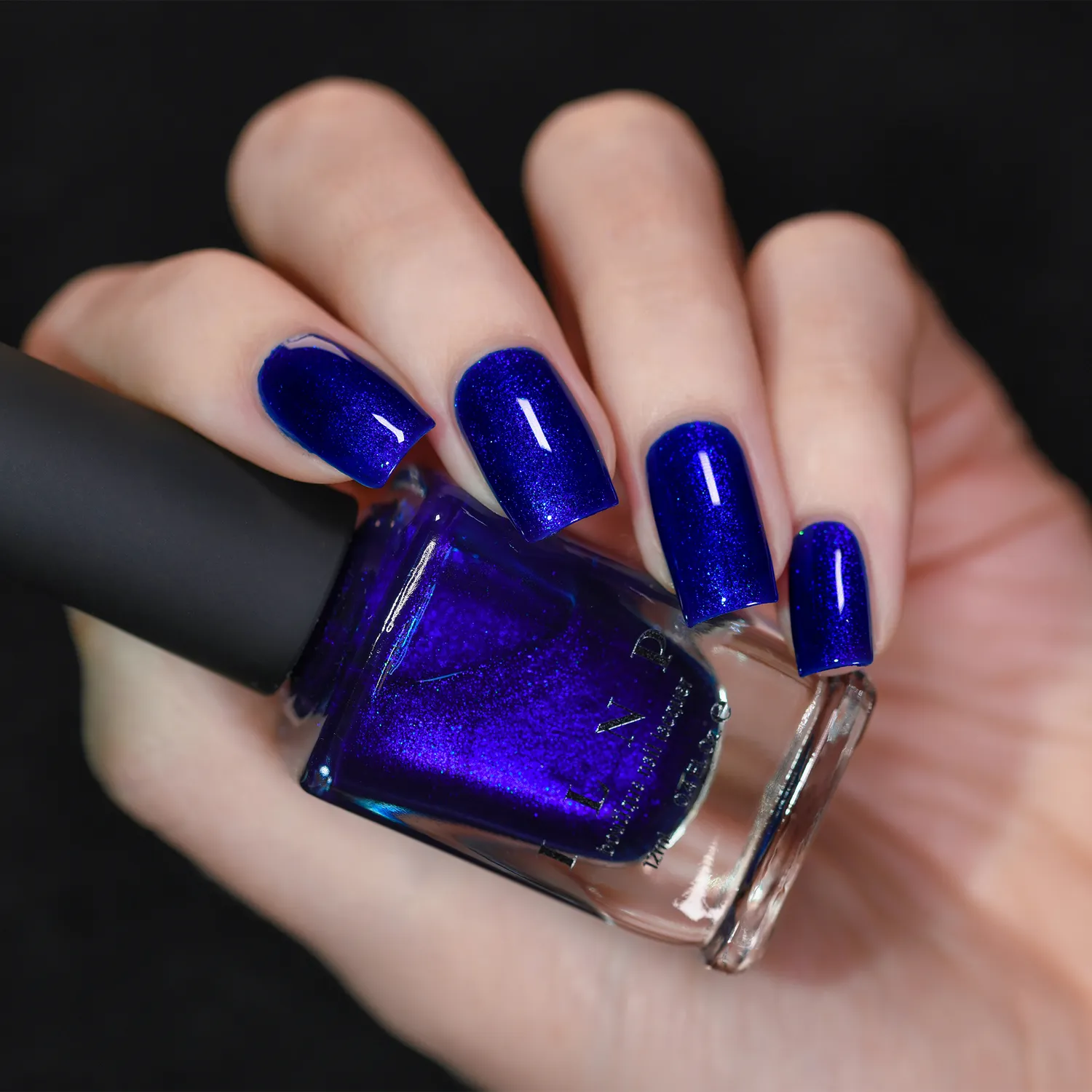 ILNP Midnight Kiss nagellack koboltblå shimmer