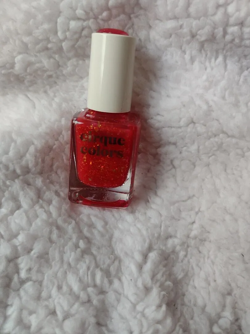 Cirque Colors Tutti Frutti nagellack röd jelly