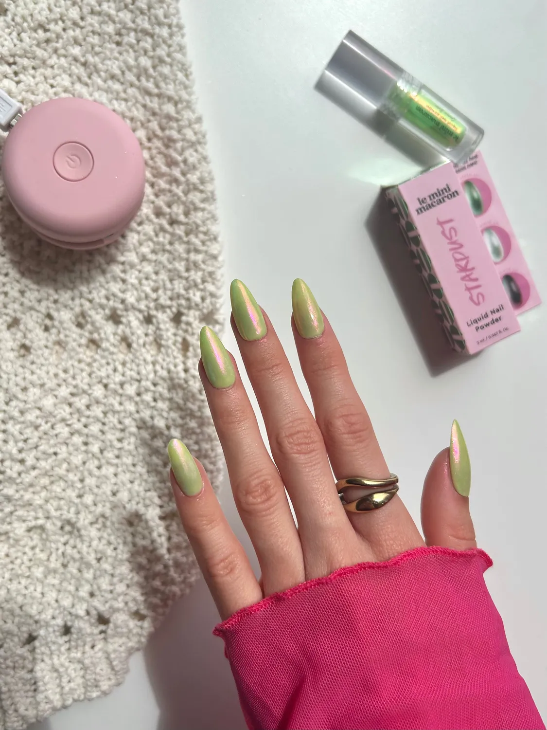Le Mini Macaron Cosmic Green nagelpuder gräsgrön