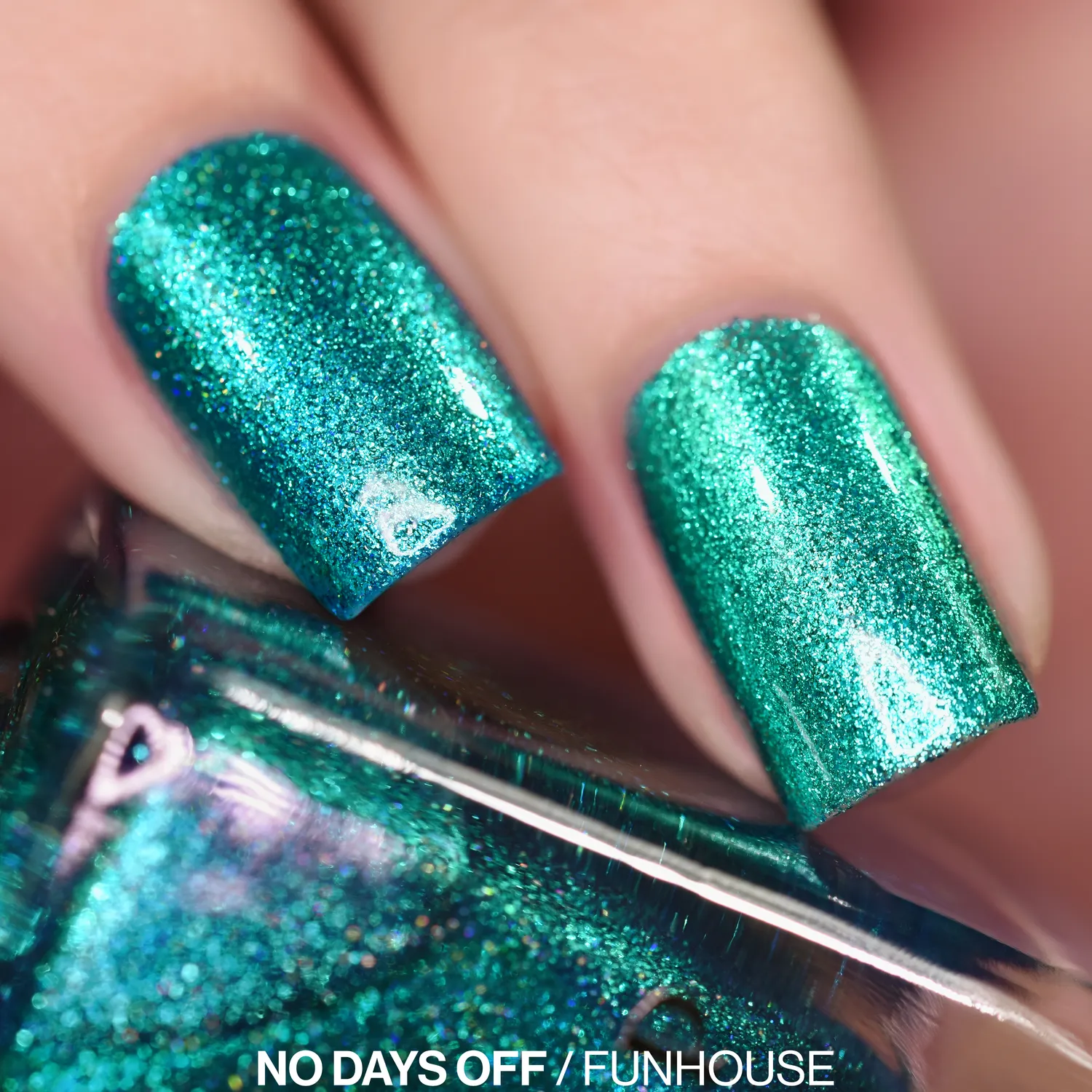 ILNP No Days Off nagellack teal holografiskt