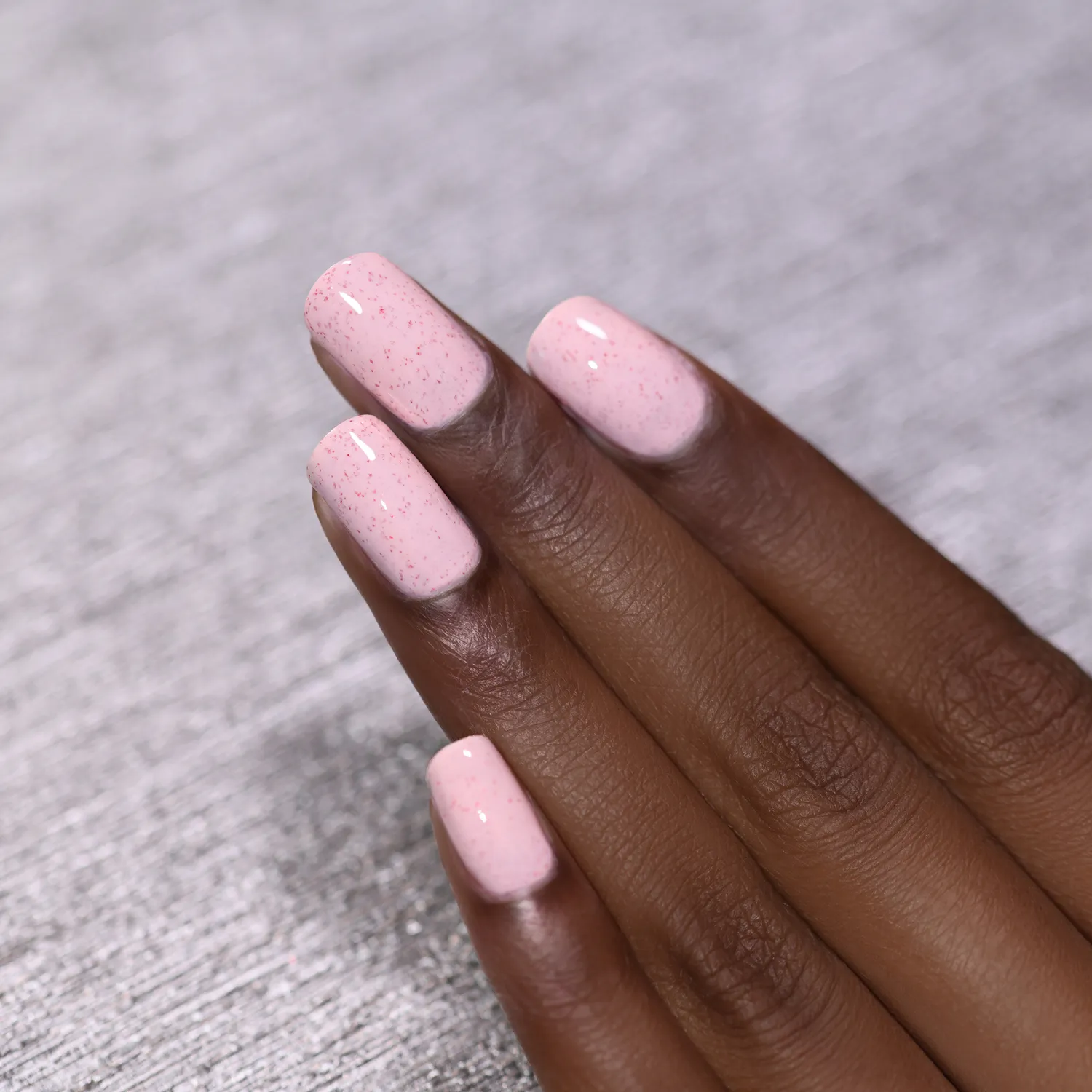 ILNP Hatched Sunday nagellack rosa prickigt
