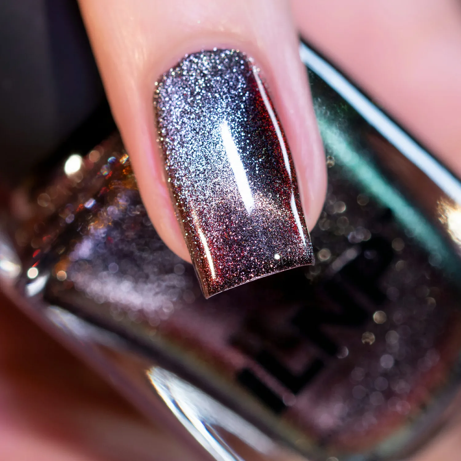 ILNP Cosmos Dark Matter nagellack magnetisk svart-röd