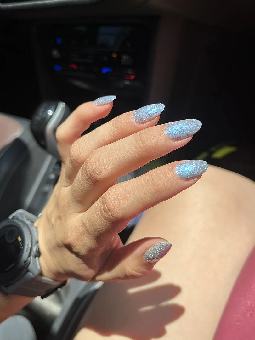 Cirque Colors Unrequited Love nagellack sheer blå shimmer