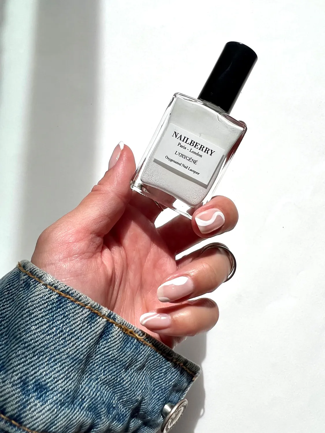 Nailberry Flocon nagellack 14 ml kritvit täckande