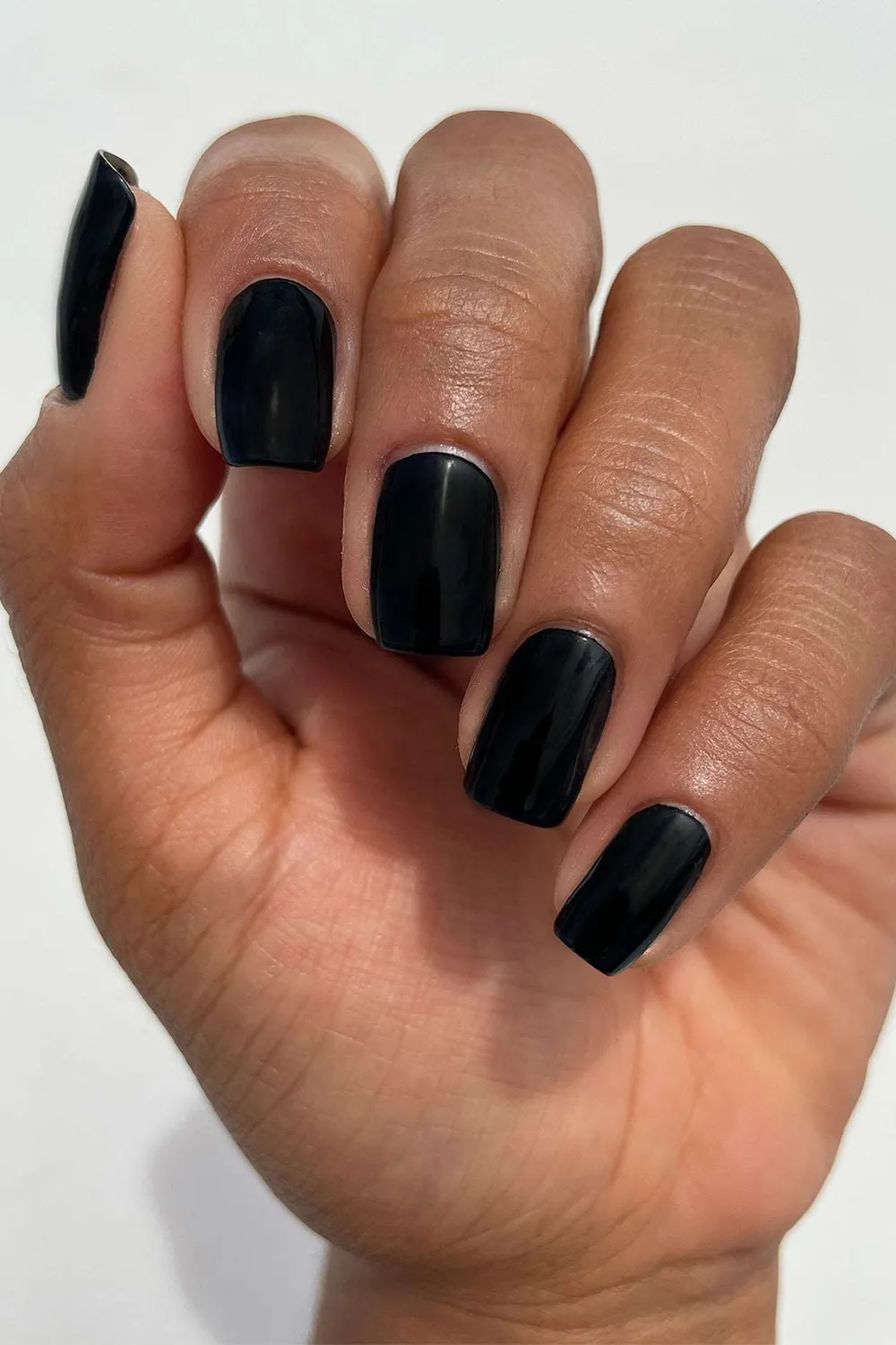 Cirque Memento Mori nagellack svart kräm