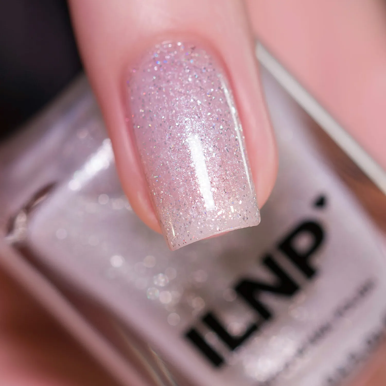 ILNP Snow Angel nagellack vitt frost holografiskt