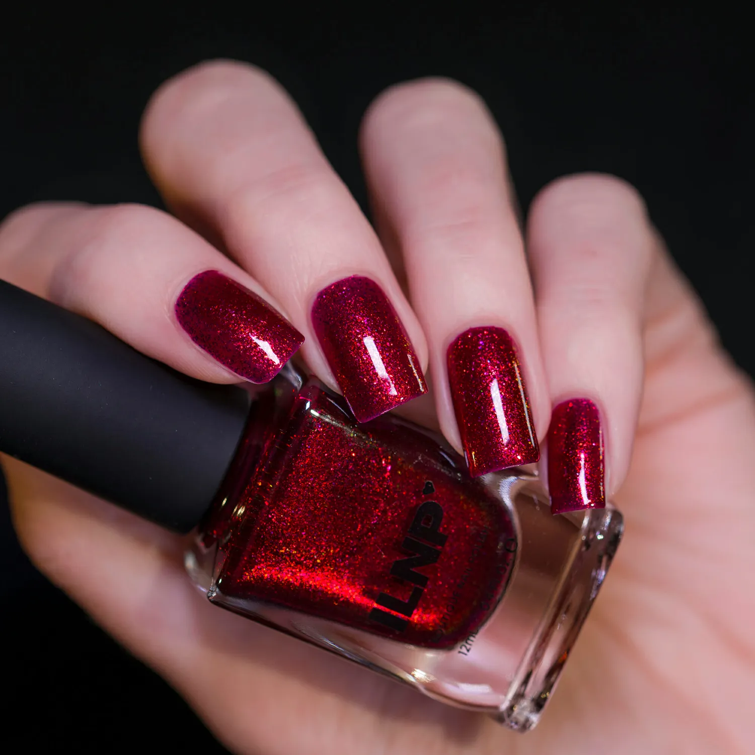 ILNP Ruby nagellack rött shimmer