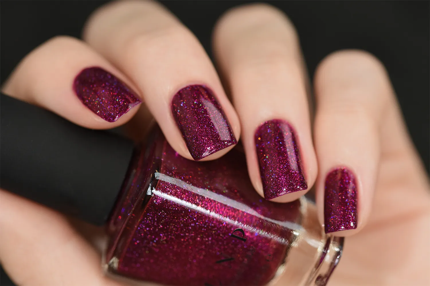 ILNP Showtime nagellack holografisk hallonröd