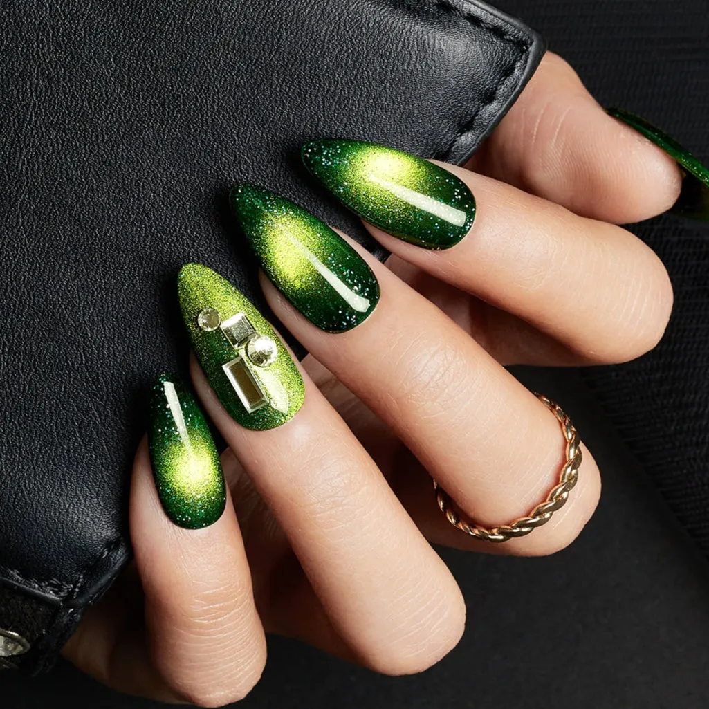 Modelones Inspire Gel The Wizard of Oz gellack 15 ml grön cat eye