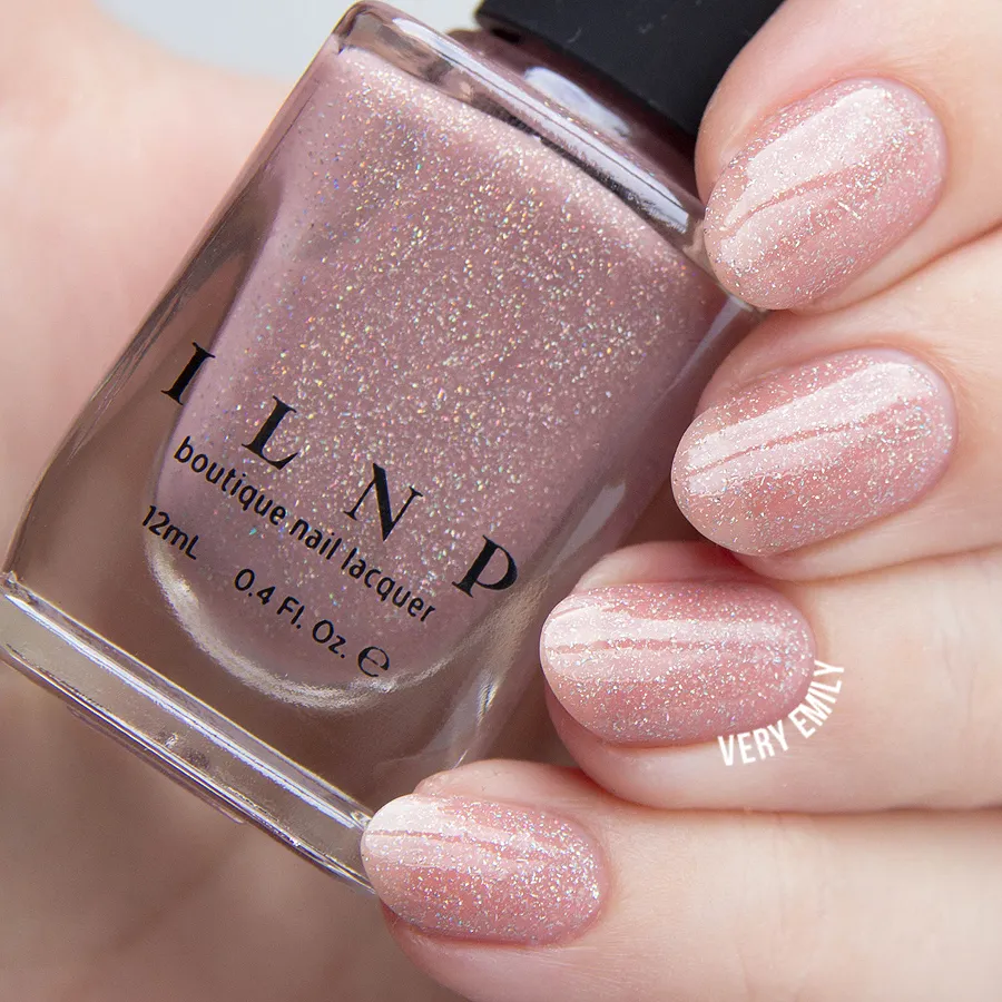 ILNP Sandy Baby nagellack persikobeige holografisk