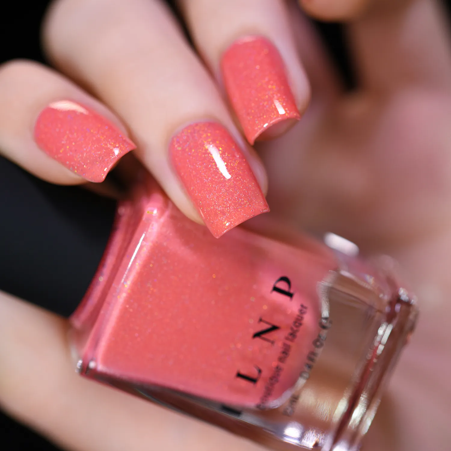 ILNP At Sea Riley nagellack korall holografiskt skimmer