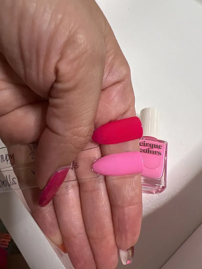 Cirque Colors Valley of the Dolls nagellack neonrosa