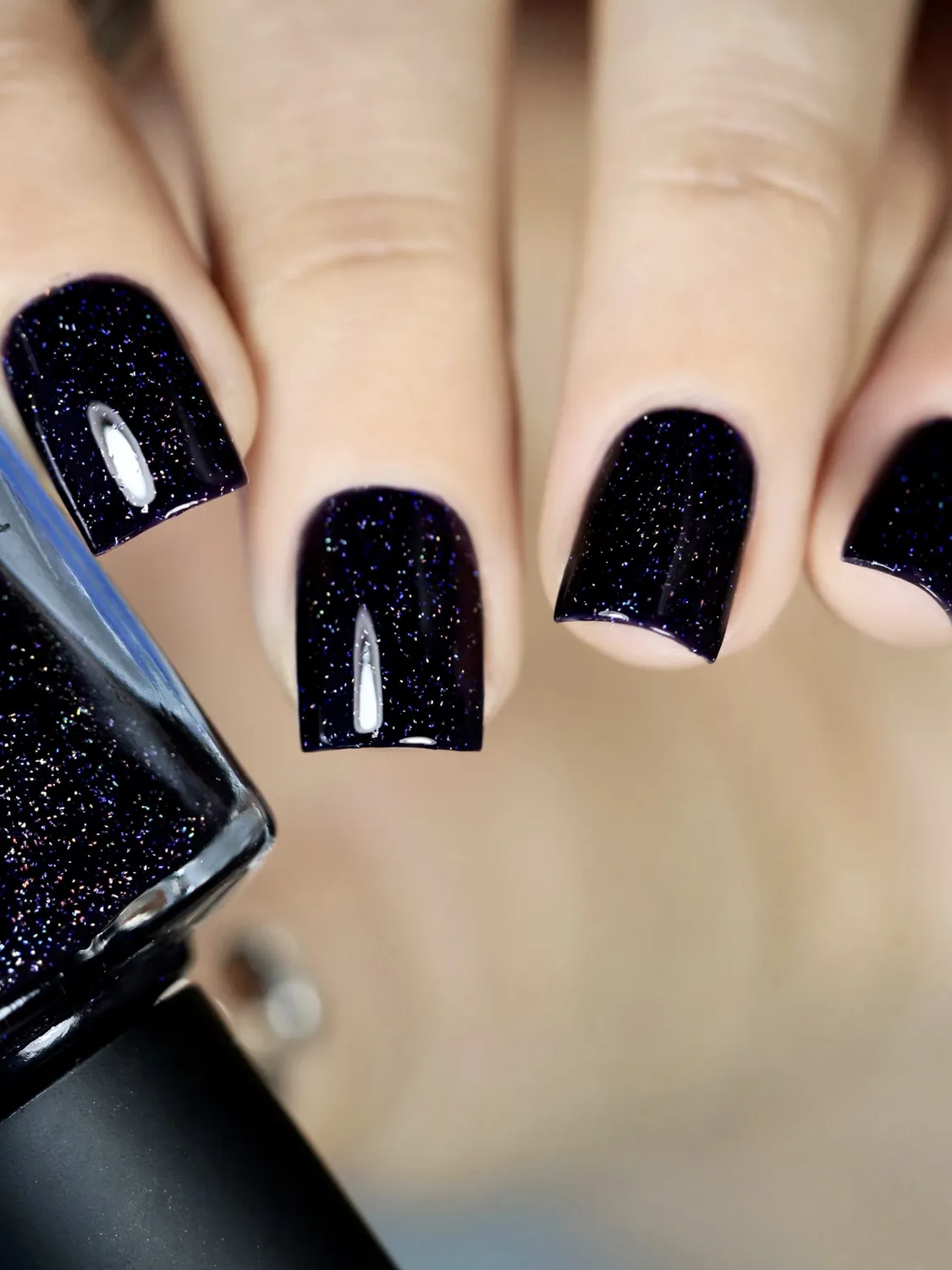 ILNP Annabelle nagellack mörklila holografisk