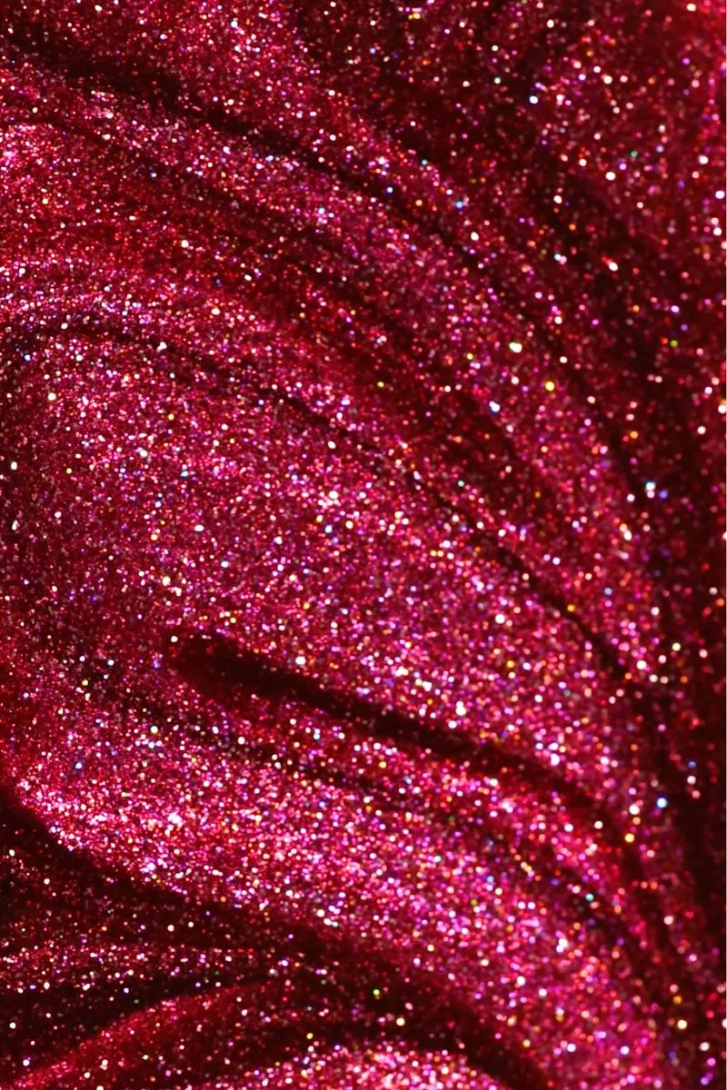 Cirque Colors La Rougeanne nagellack mörkrött shimmer
