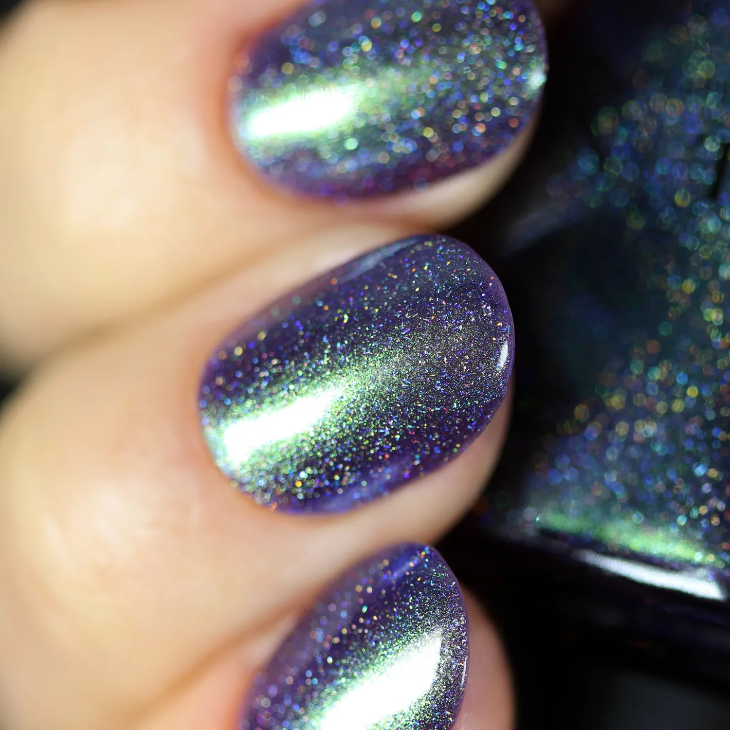 ILNP Bundled Up nagellack lila holografisk