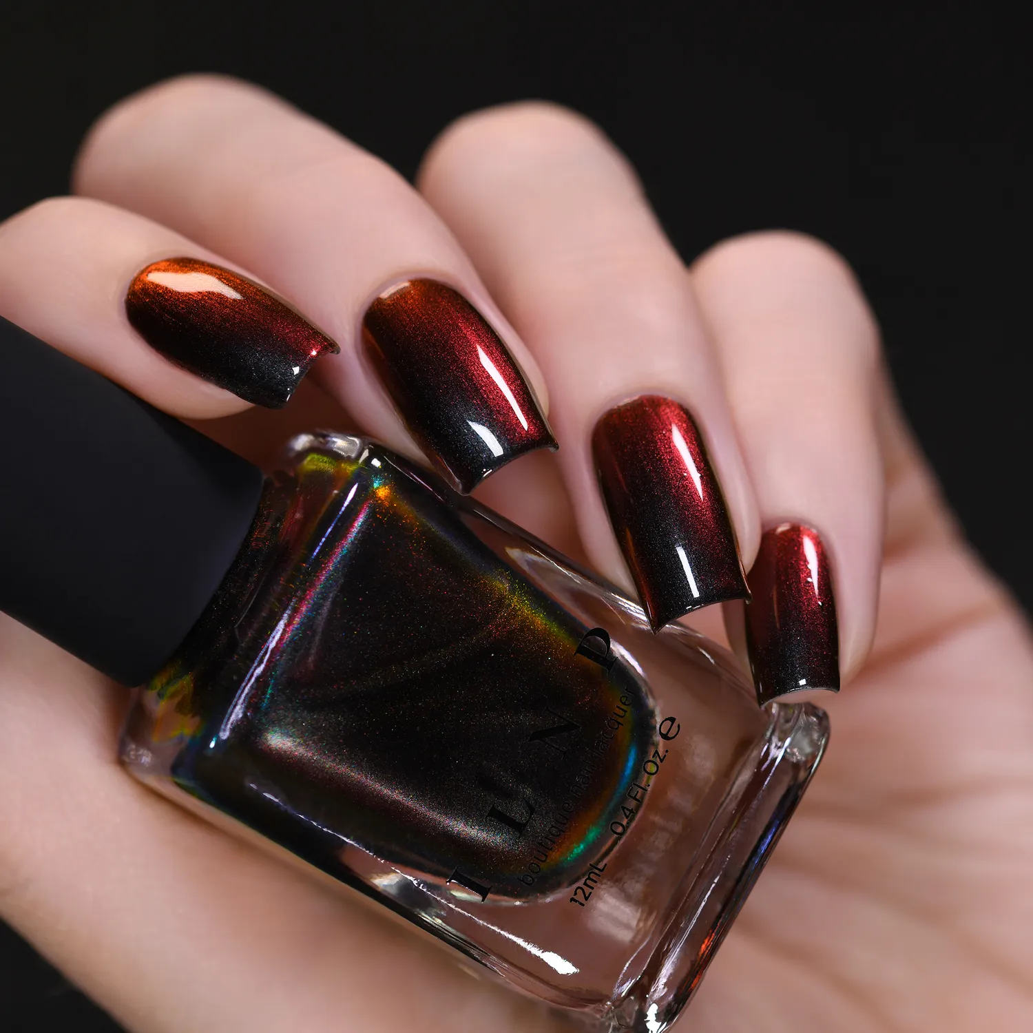 ILNP Eclipse Ultra Chrome nagellack svart med rött skifte
