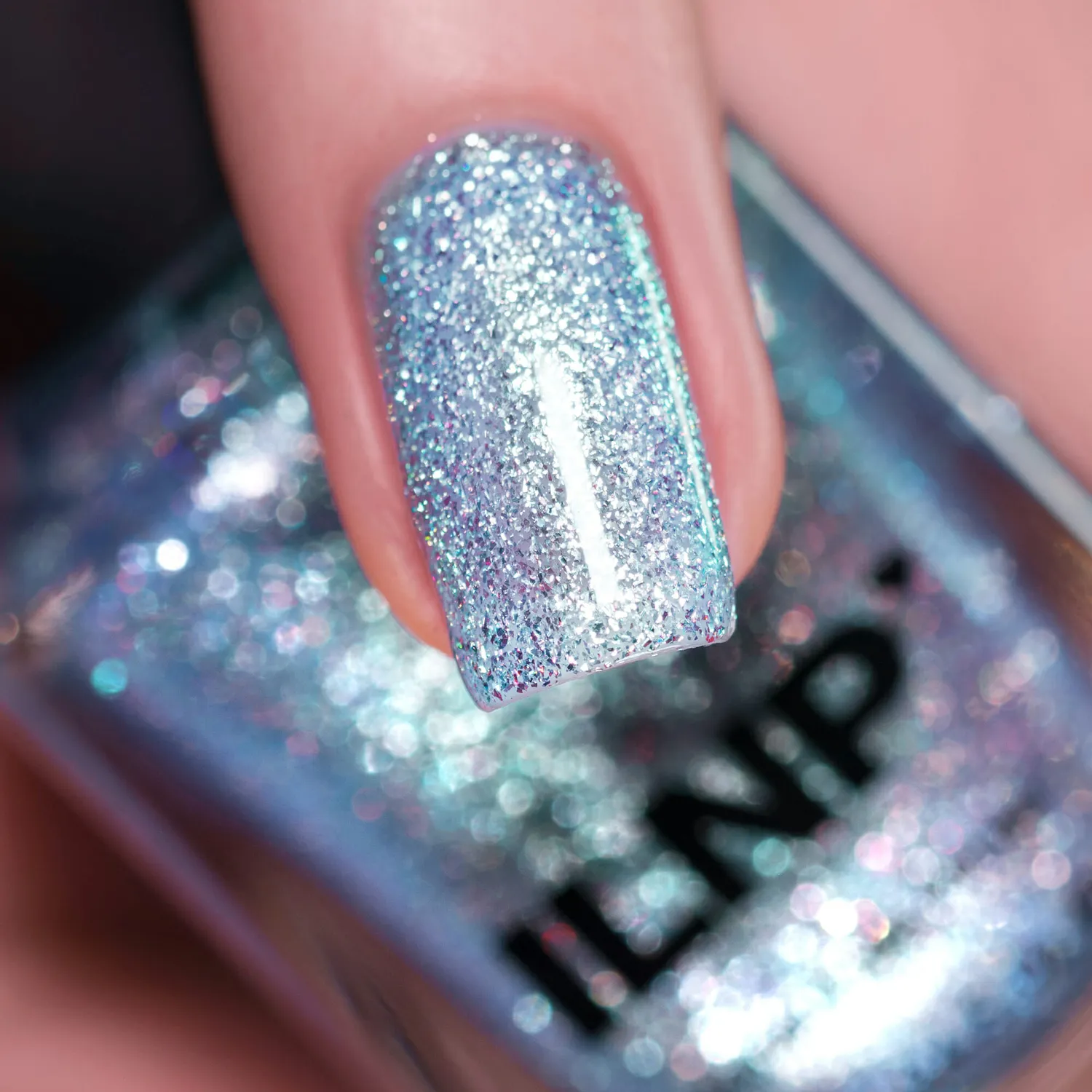 ILNP Winter Wonderland Elsa nagellack isblå holografisk