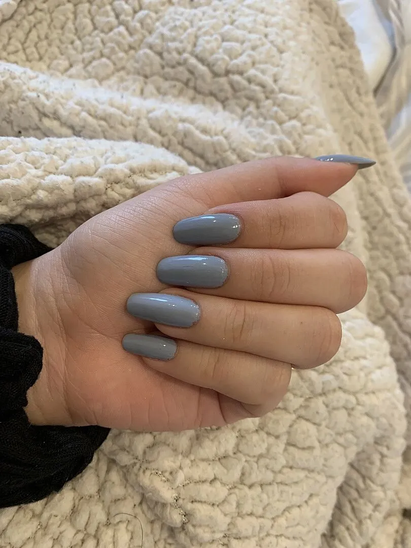 Cirque Colors Storm King nagellack ljusblågrå kräm
