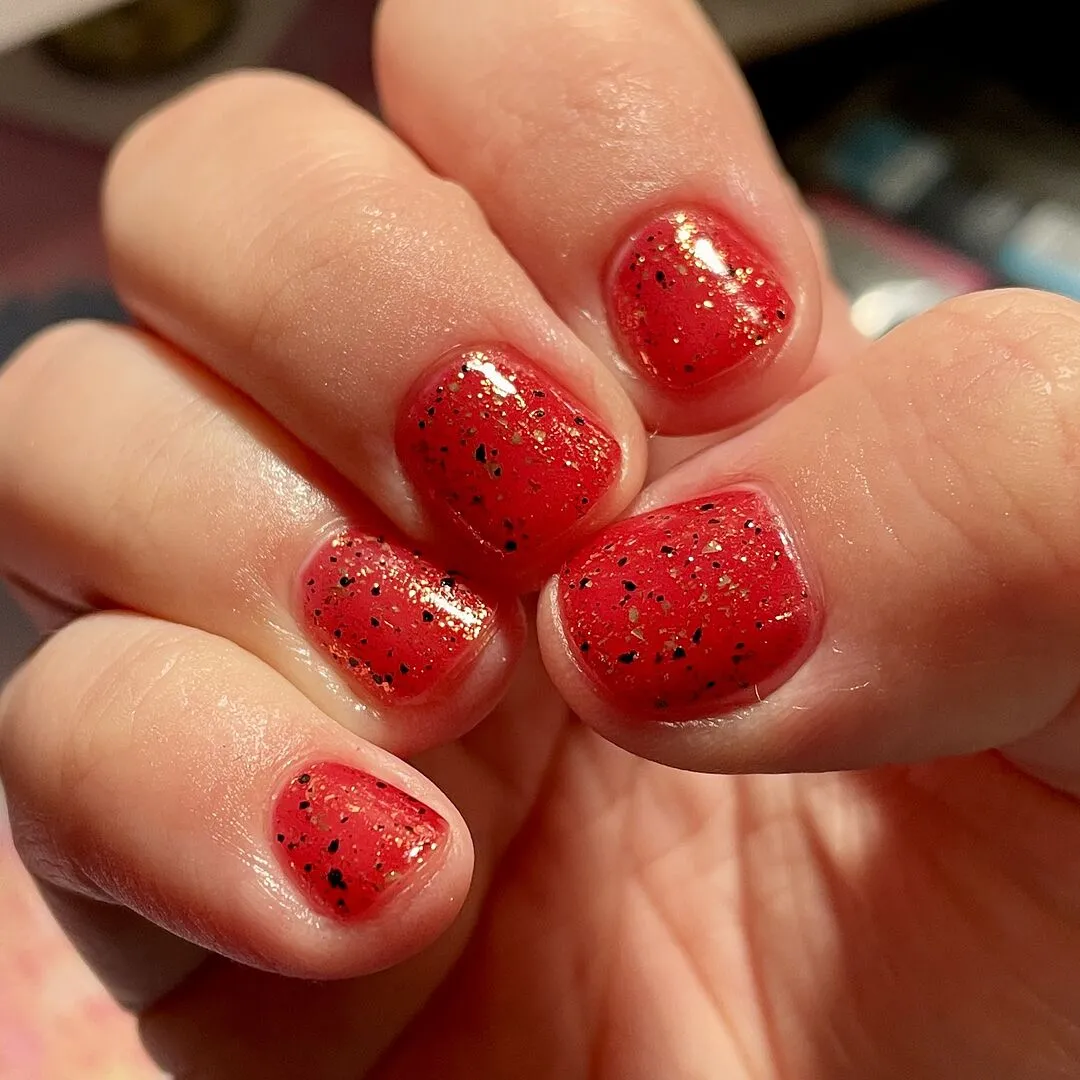 Cirque Colors Spotted topper nagellack svart prickig
